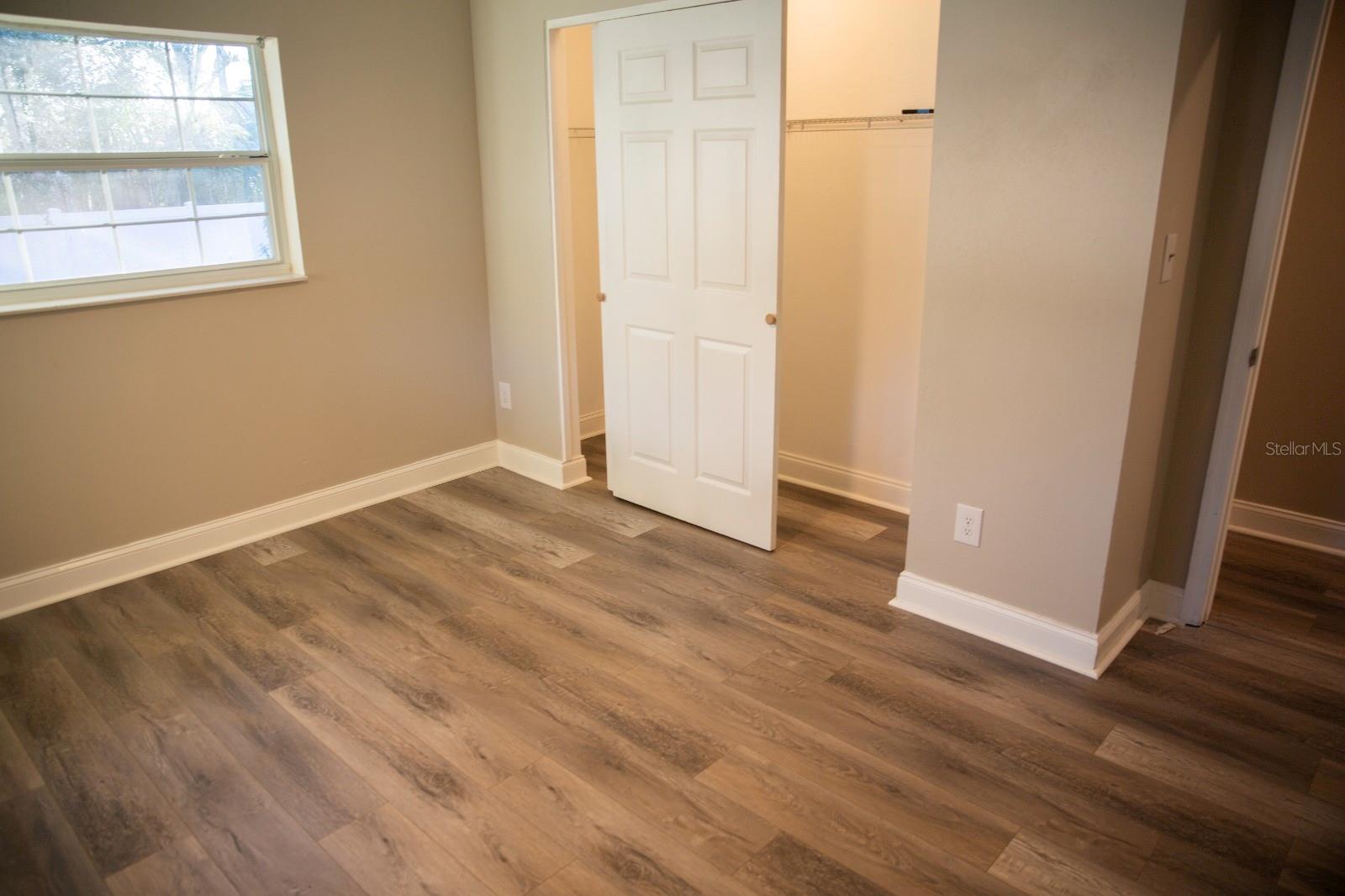 Listing photo id 18 for 5205 131st Avenue