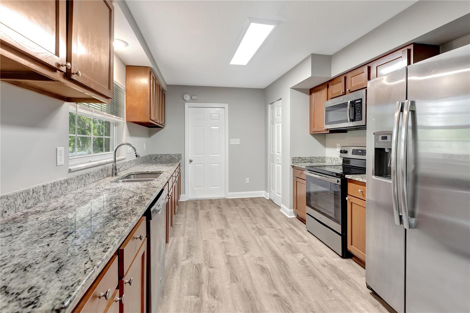 Listing photo id 5 for 5205 131st Avenue