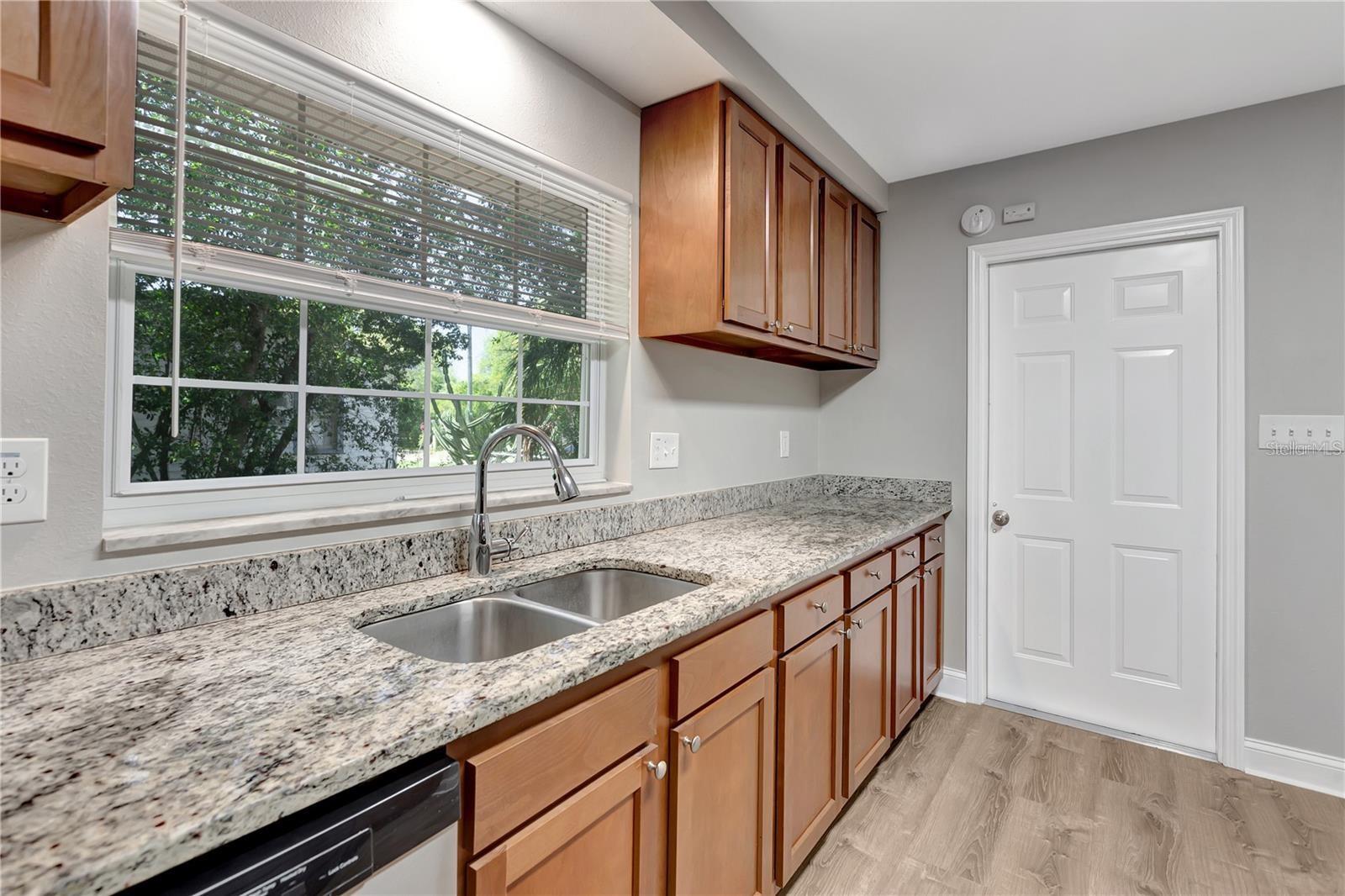 Listing photo id 6 for 5205 131st Avenue