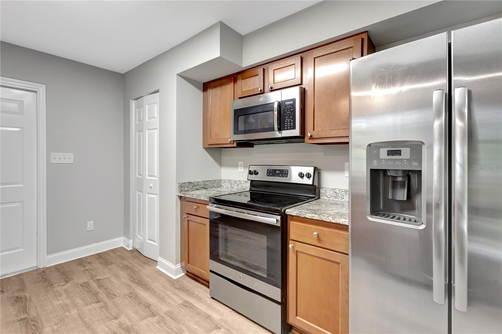 Listing photo id 7 for 5205 131st Avenue