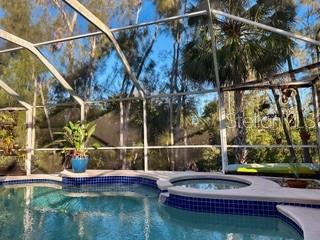 Listing photo id 23 for 559 Quintana Place Ne