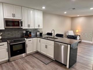 Listing photo id 7 for 559 Quintana Place Ne