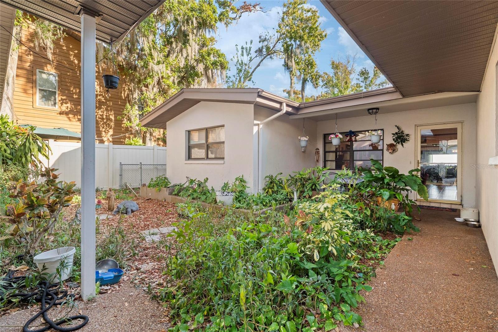 Image 33 of 69 For 1708 Richard Ervin Parkway