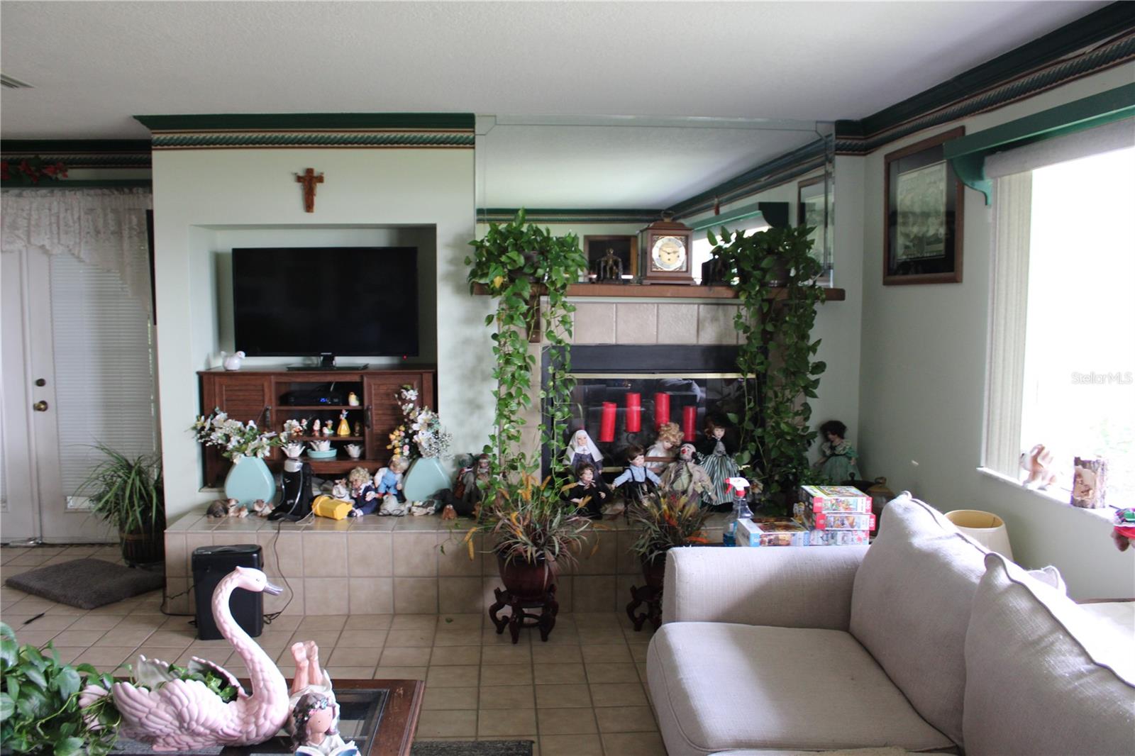 Image 45 of 69 For 1708 Richard Ervin Parkway