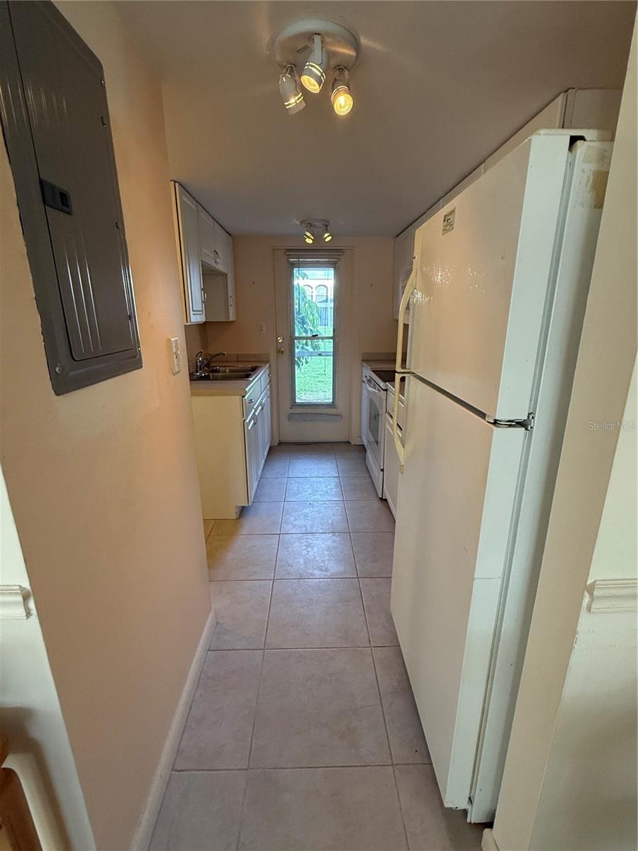 Image 6 of 23 For 7701 Starkey Road 703