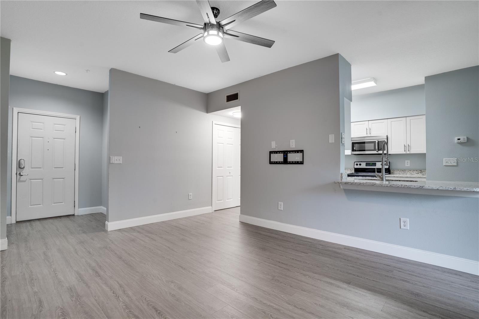 Image 6 of 28 For 1810 Palm Avenue 1201