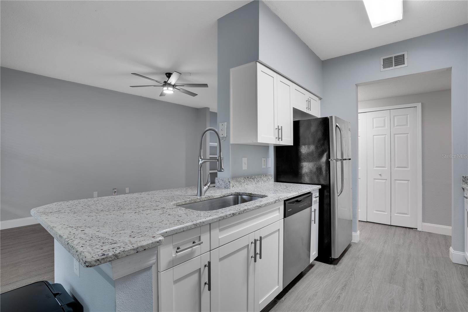 Image 7 of 28 For 1810 Palm Avenue 1201