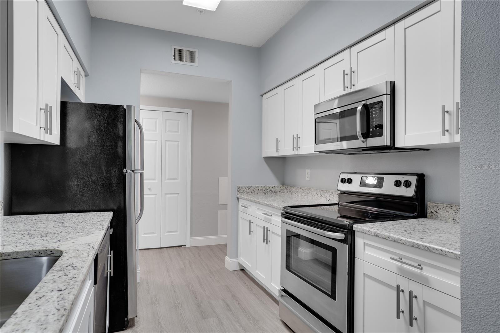 Image 8 of 28 For 1810 Palm Avenue 1201