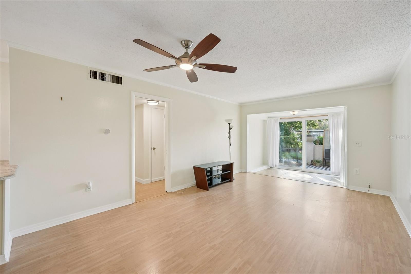 Image 10 of 52 For 404 Cordova Green 404