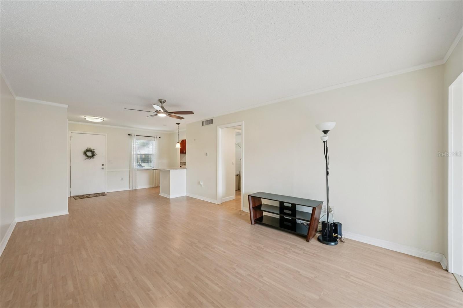 Image 11 of 52 For 404 Cordova Green 404