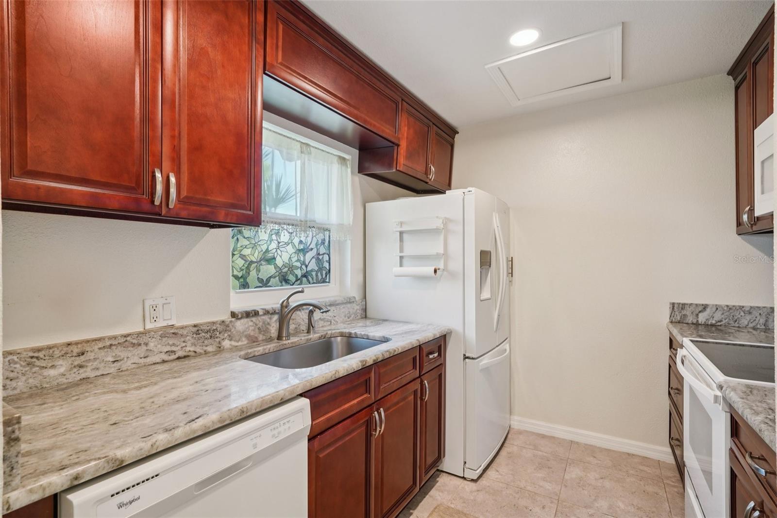 Image 30 of 52 For 404 Cordova Green 404