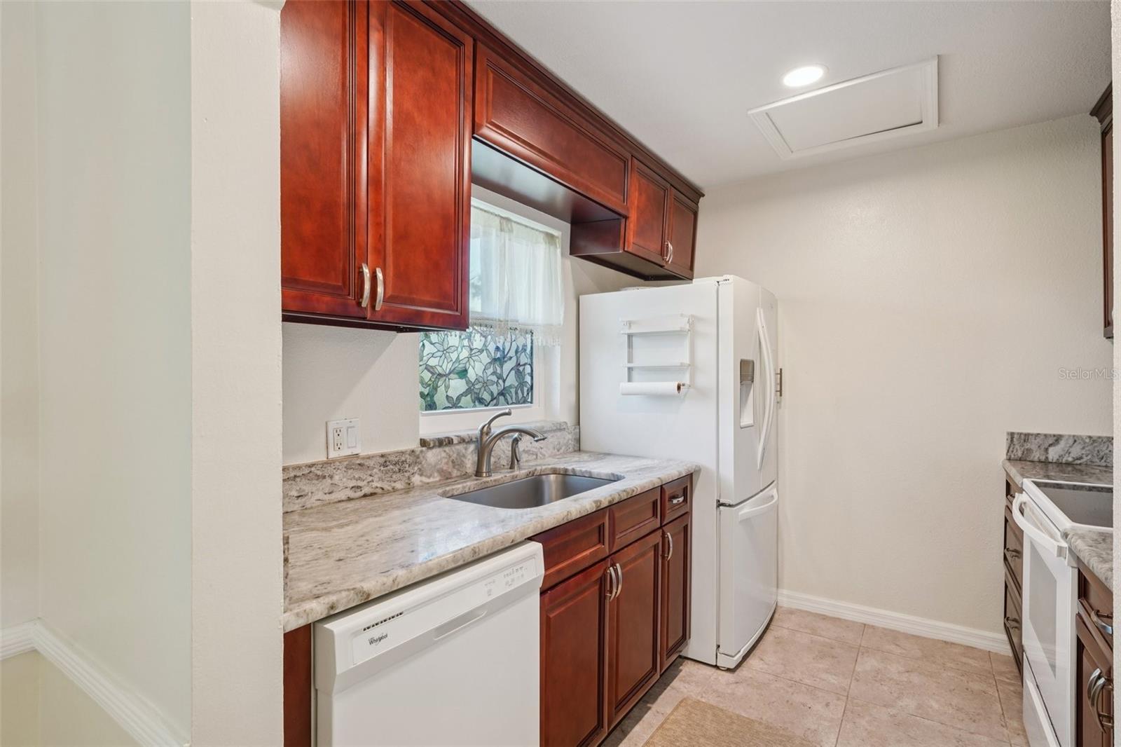 Image 31 of 52 For 404 Cordova Green 404