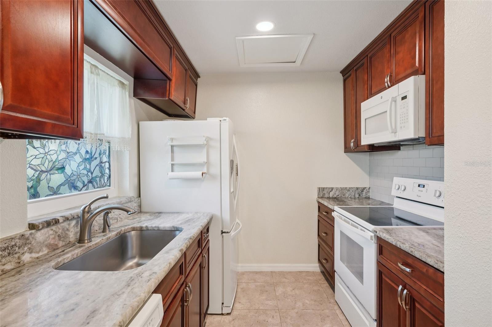 Image 32 of 52 For 404 Cordova Green 404