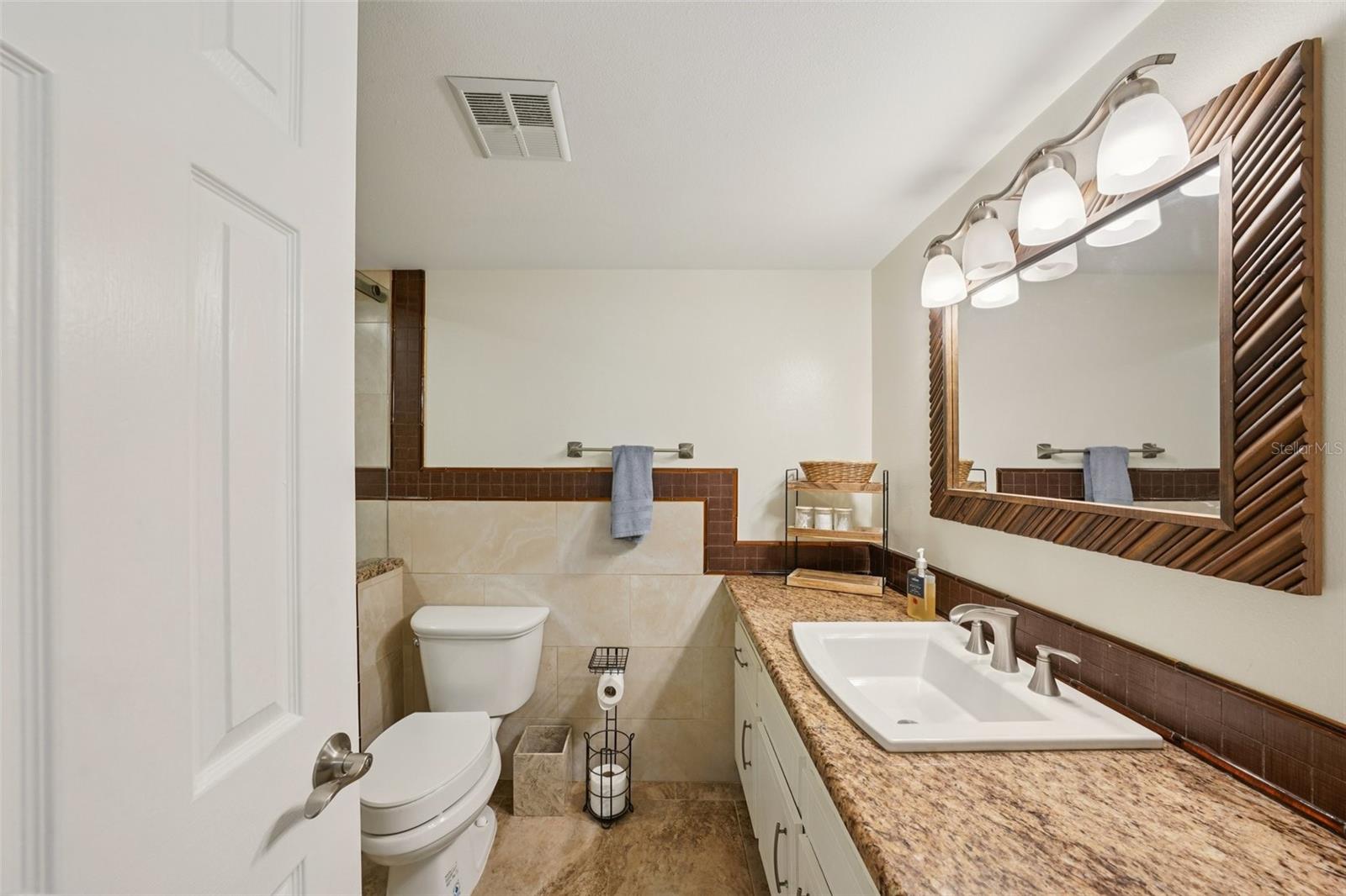 Image 37 of 52 For 404 Cordova Green 404