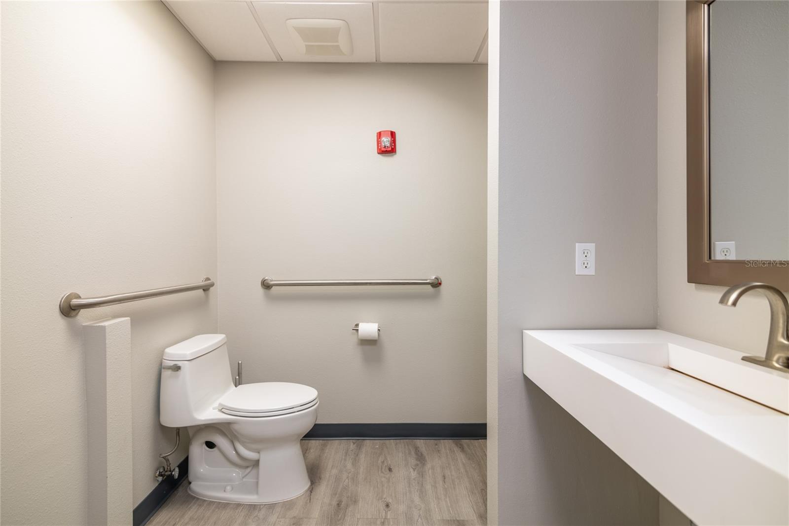 Listing photo id 15 for 2650 Bahia Vista Street 302