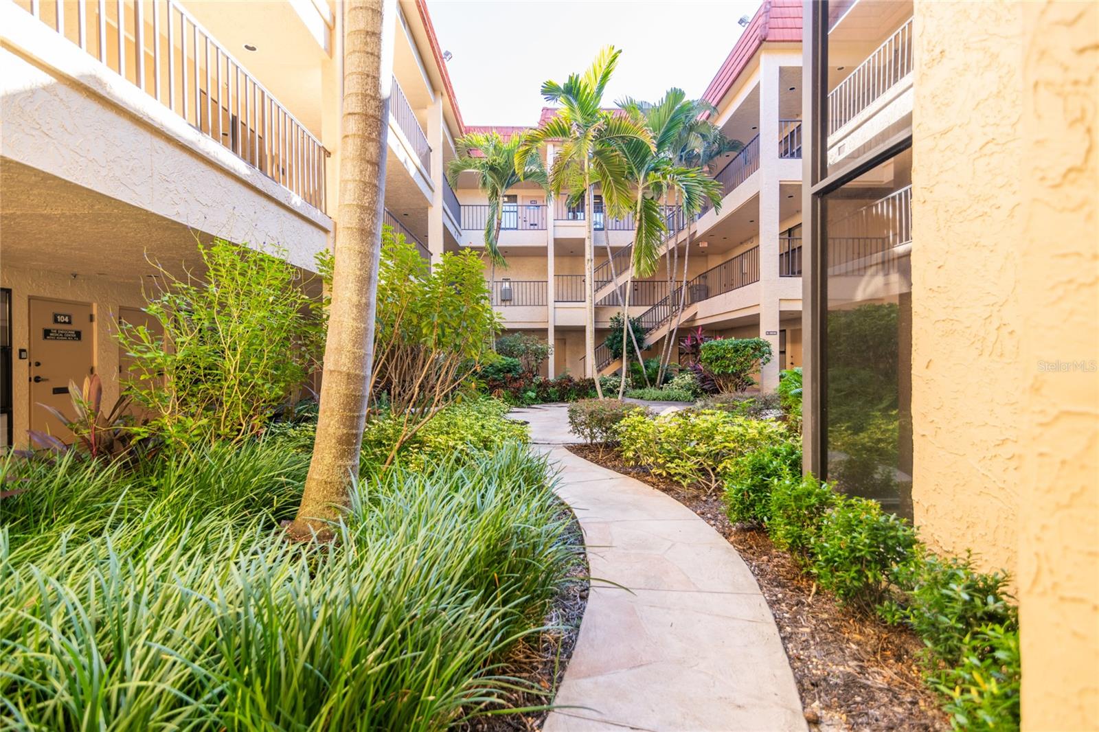 Listing photo id 18 for 2650 Bahia Vista Street 302