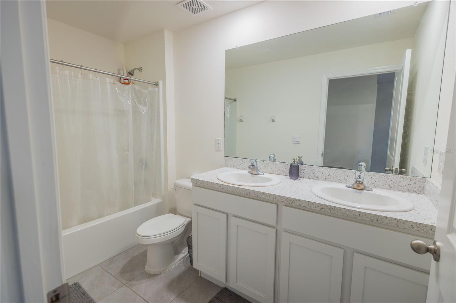 Image 23 of 35 For 16546 Mosaic Oar Drive