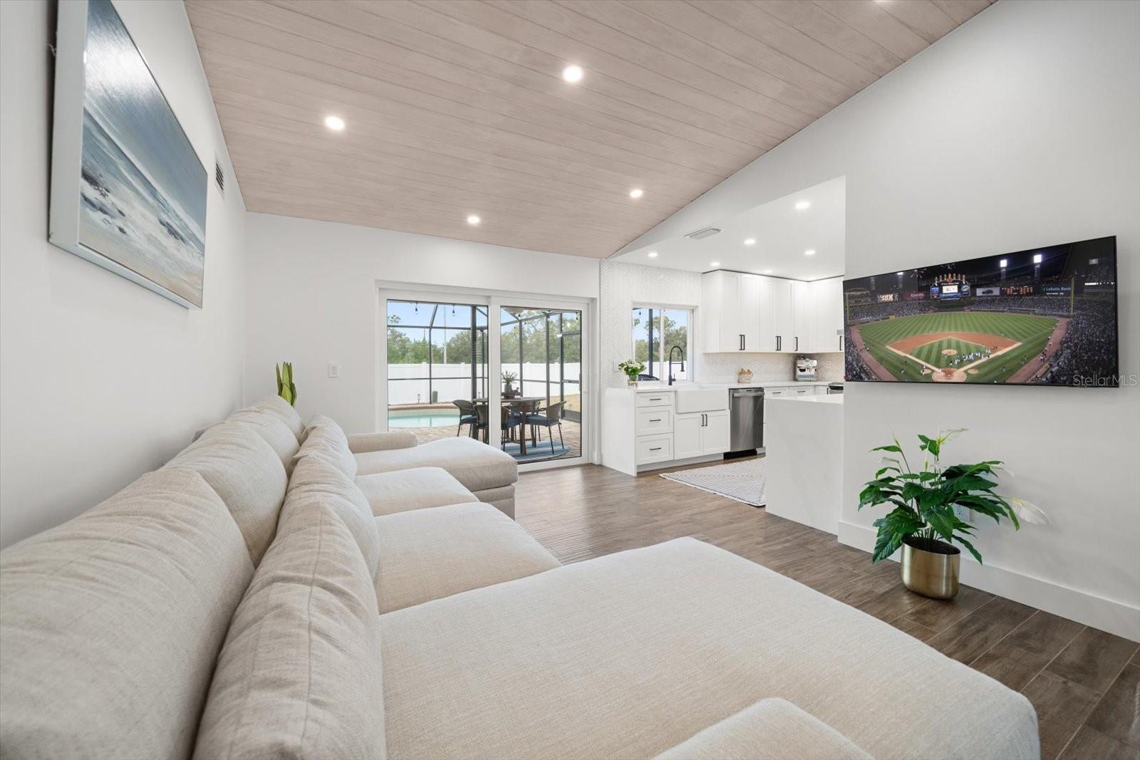 Listing photo id 8 for 2634 Concorde Court