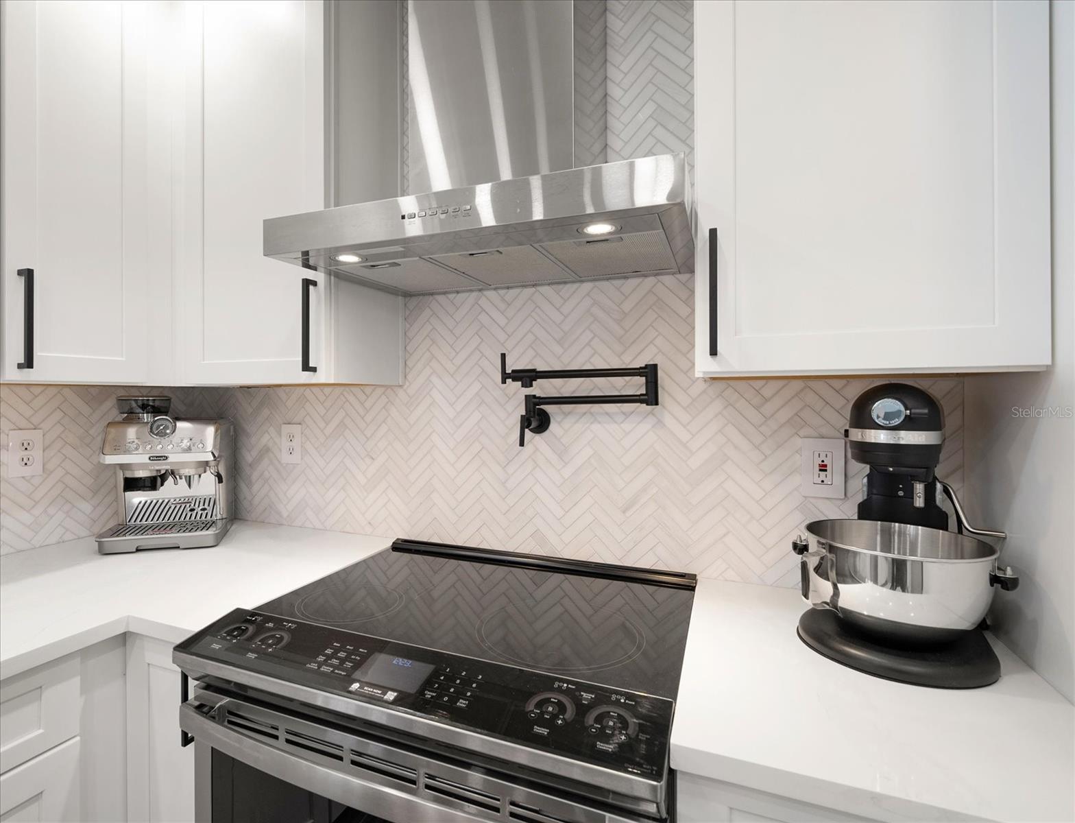 Listing photo id 13 for 2634 Concorde Court