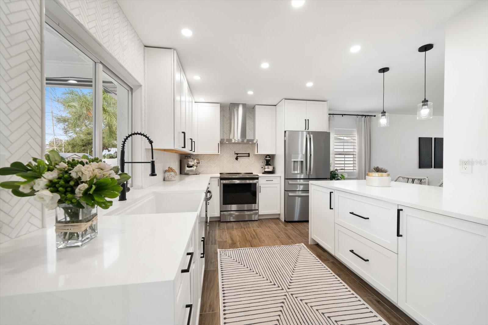 Listing photo id 0 for 2634 Concorde Court