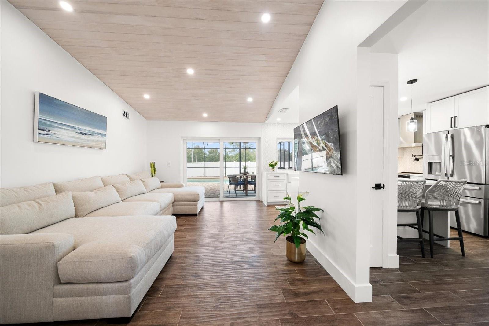 Listing photo id 7 for 2634 Concorde Court