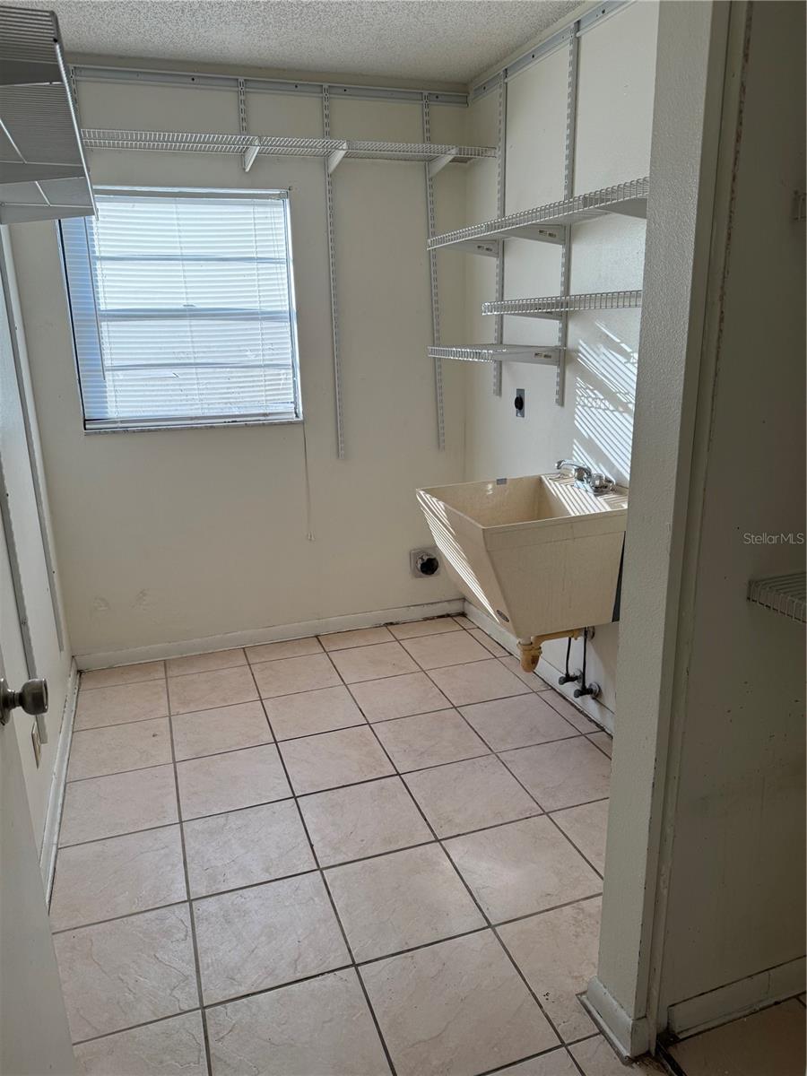 Image 17 of 26 For 7818 Capwood Avenue