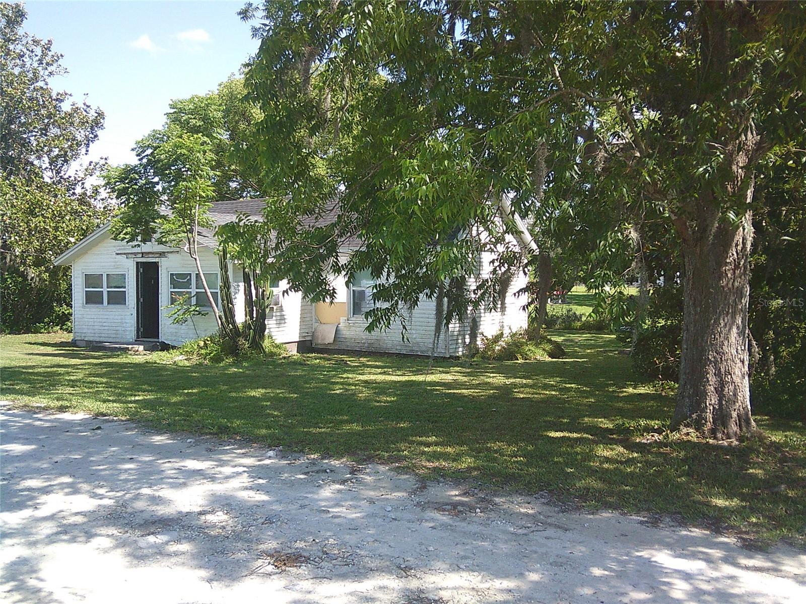 Listing photo id 5 for 11951 Wichers Lane