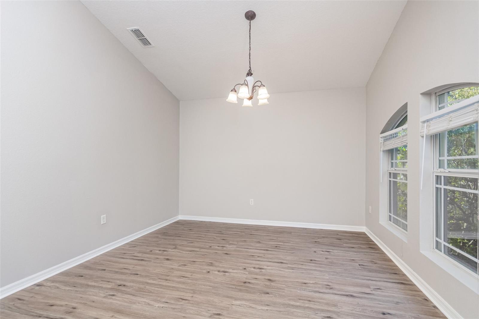 Image 4 of 28 For 7220 Rundleway Court