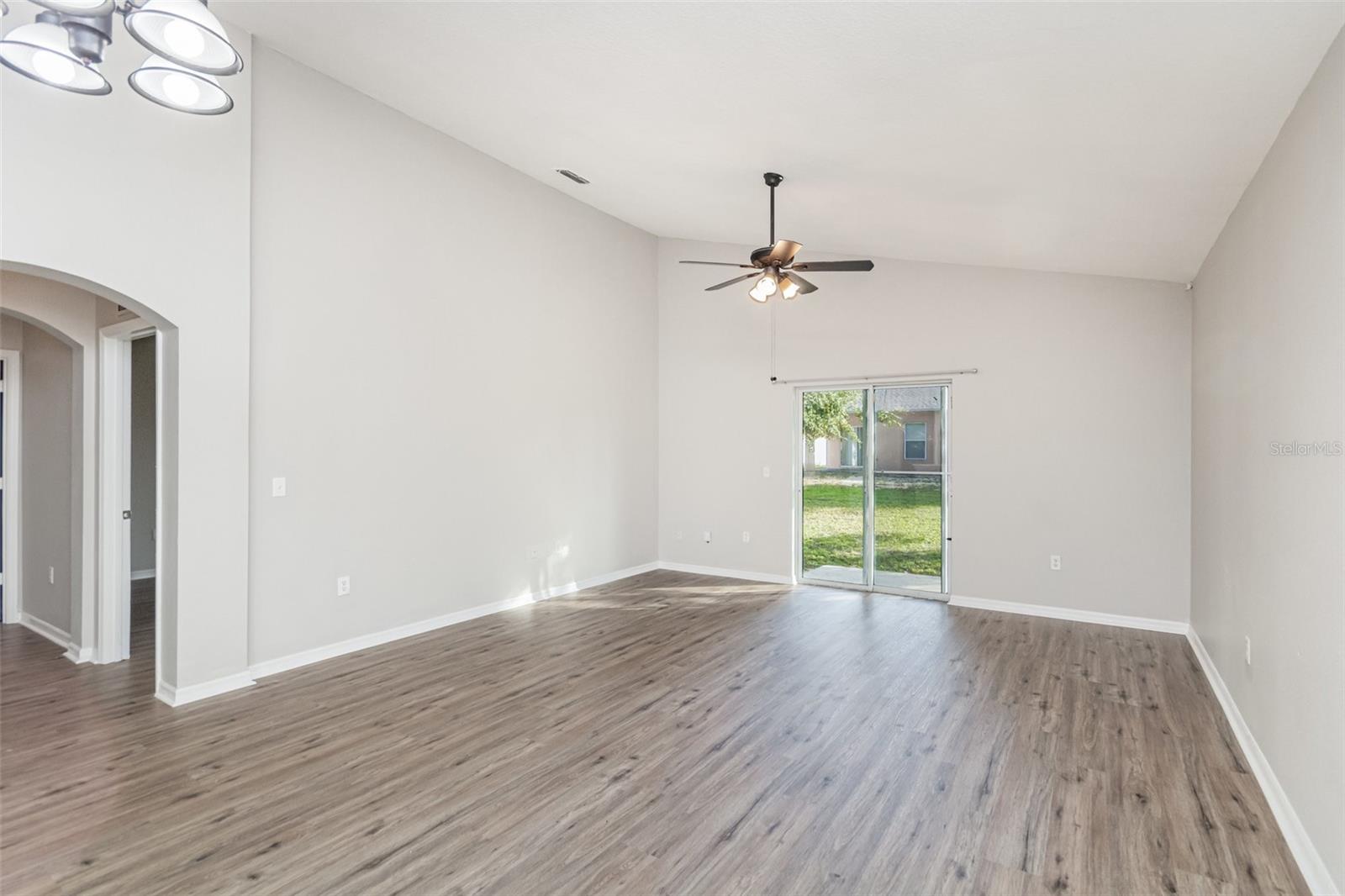 Image 8 of 28 For 7220 Rundleway Court