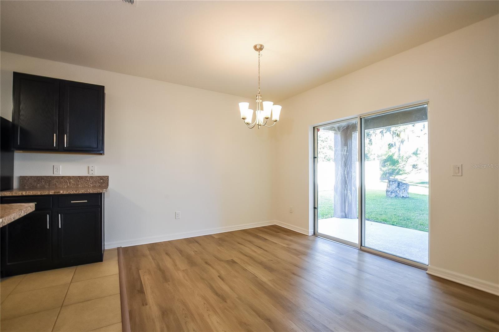 Image 4 of 15 For 2607 Summerglen Lane