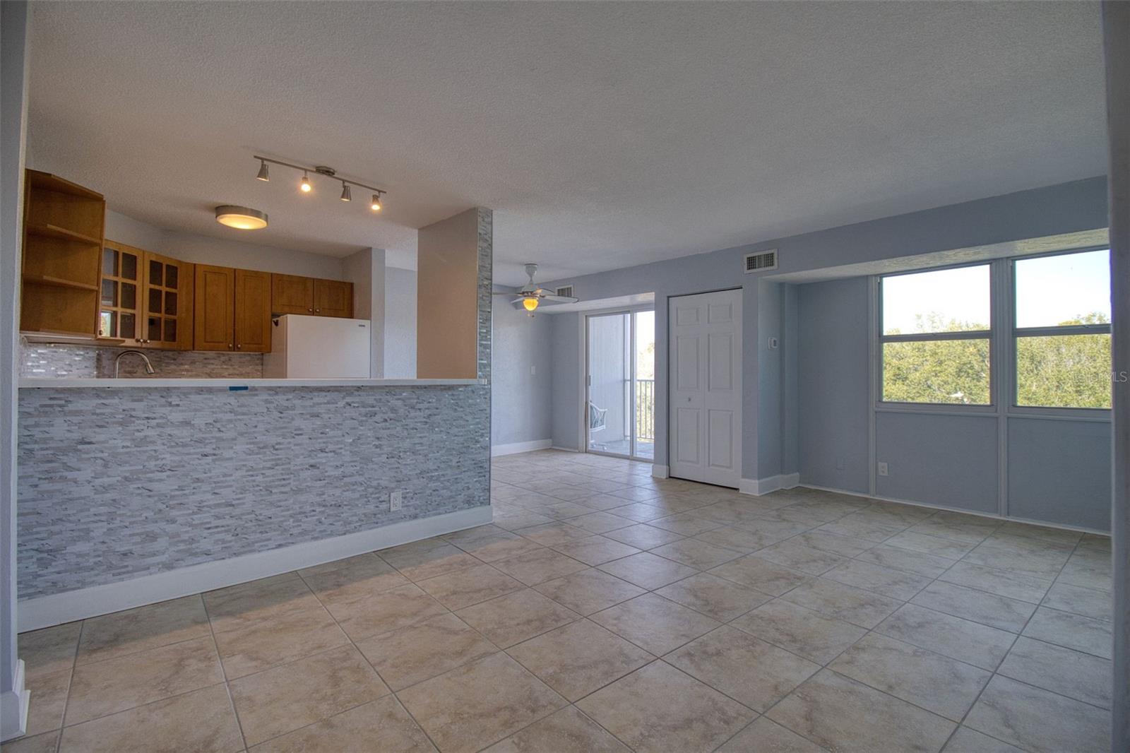 Image 7 of 34 For 3315 58th Avenue S 422