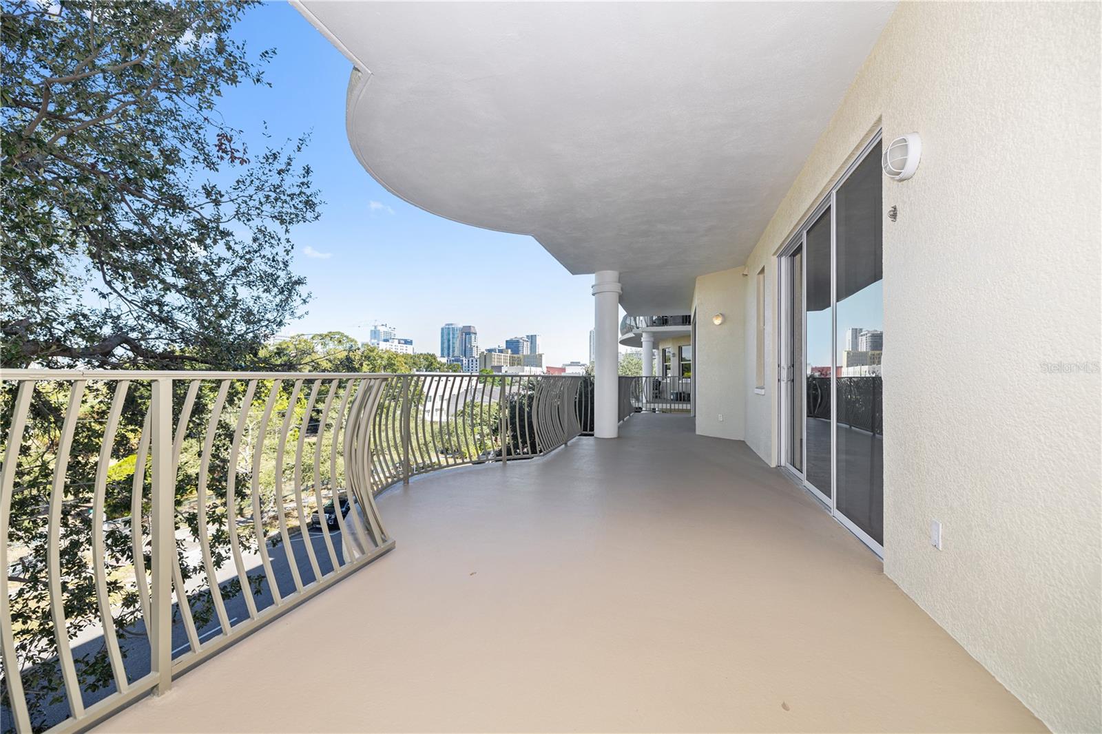 Image 12 of 29 For 750 4th Avenue S 405d