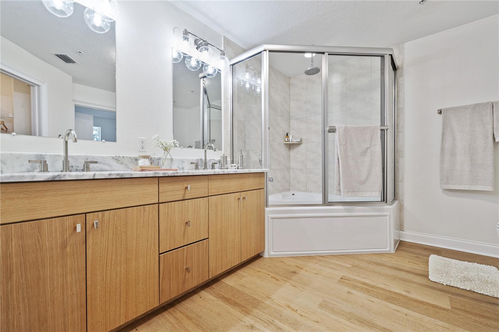 Image 16 of 29 For 750 4th Avenue S 405d