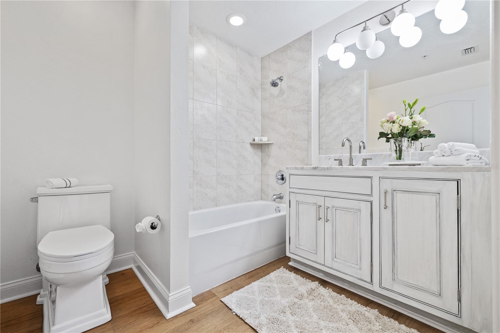 Image 23 of 29 For 750 4th Avenue S 405d