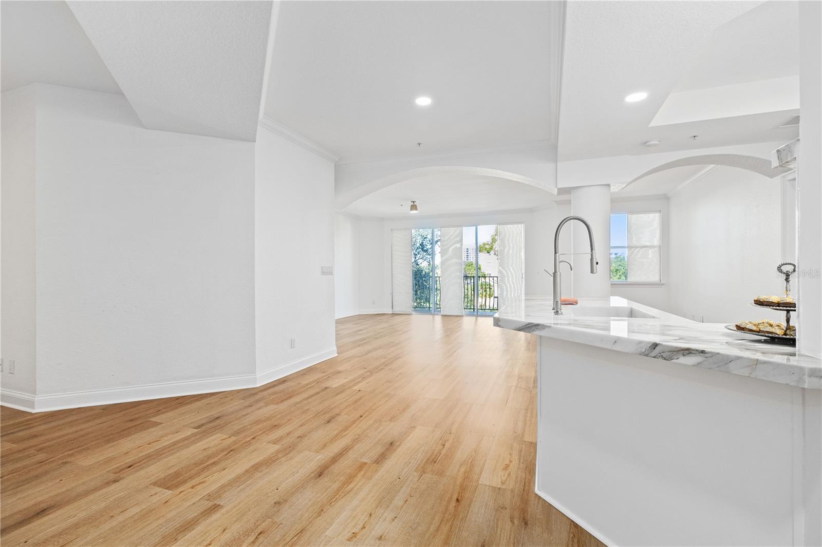 Image 9 of 29 For 750 4th Avenue S 405d