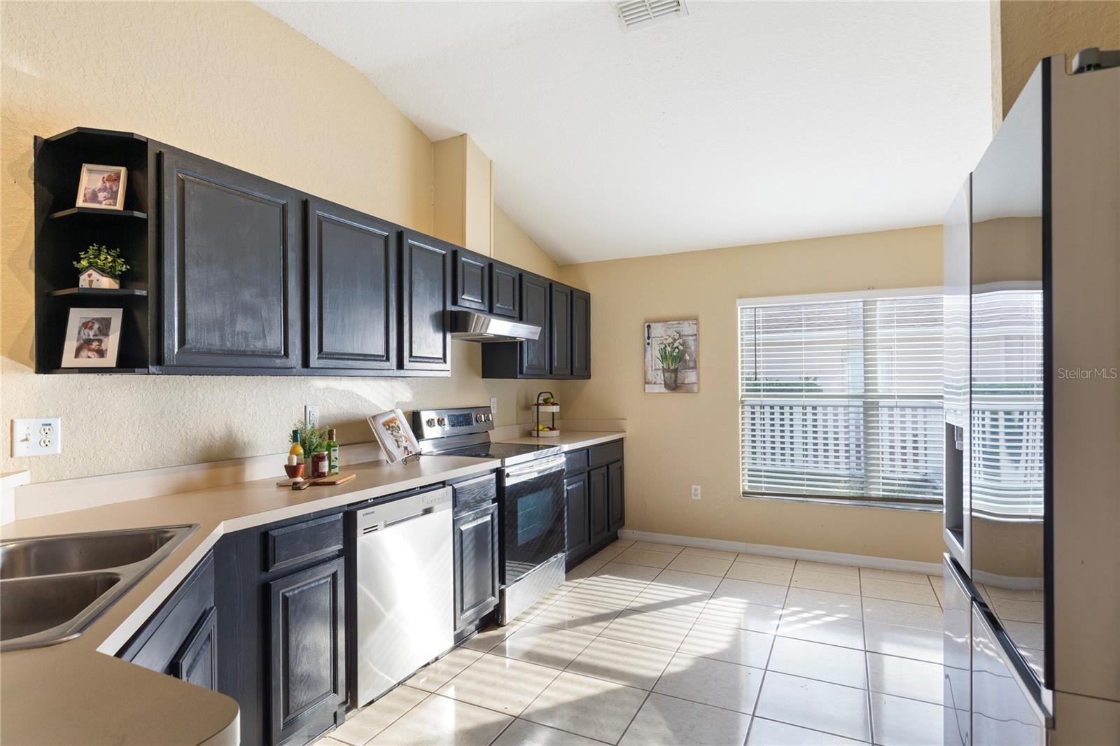 Image 10 of 37 For 7220 Sherman Hills Boulevard