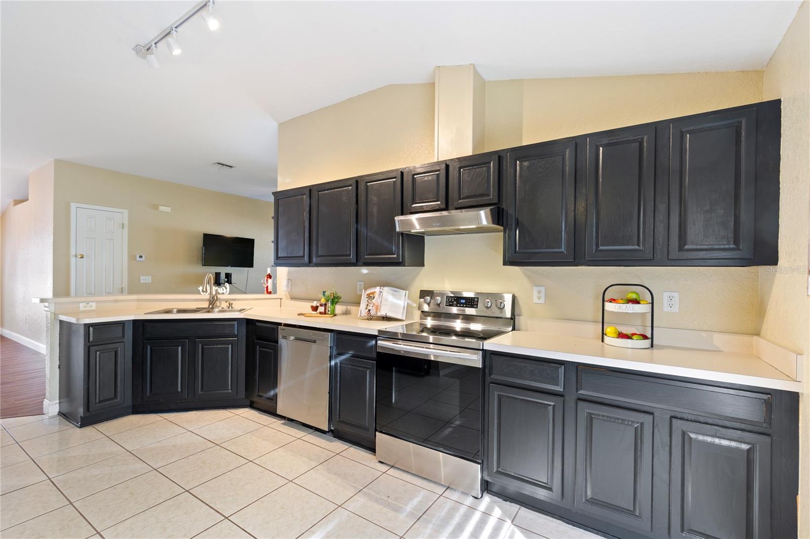 Image 12 of 37 For 7220 Sherman Hills Boulevard