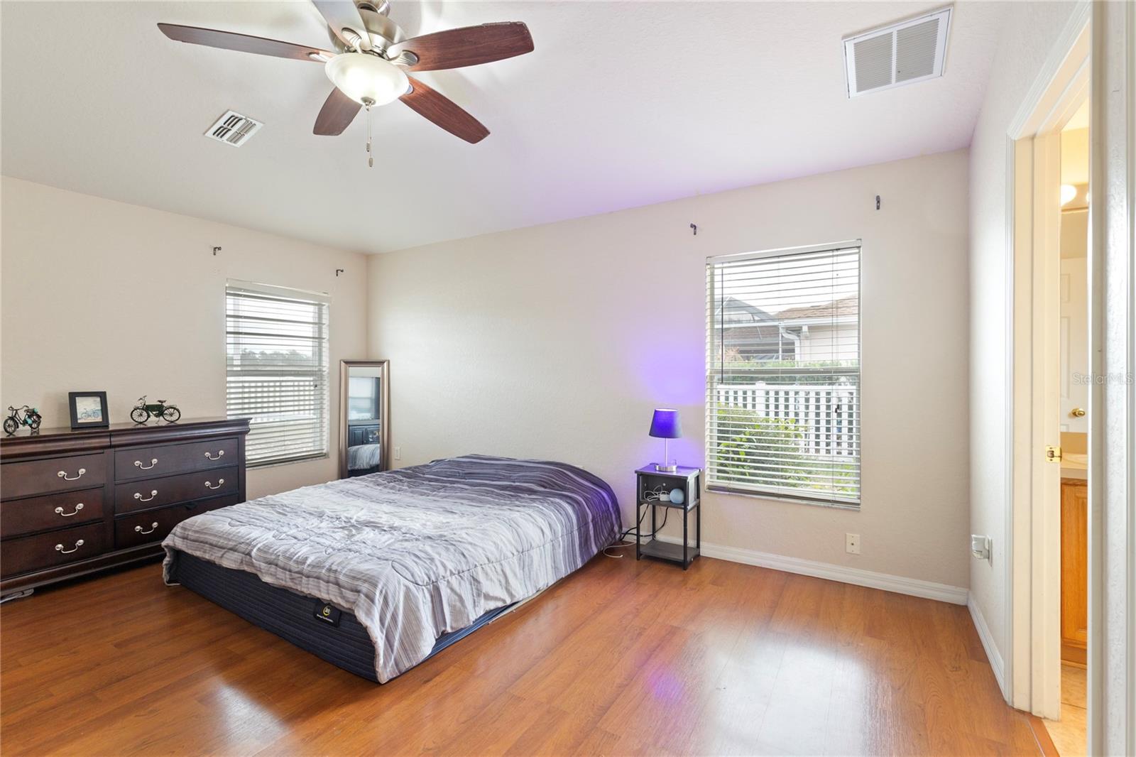 Image 17 of 37 For 7220 Sherman Hills Boulevard