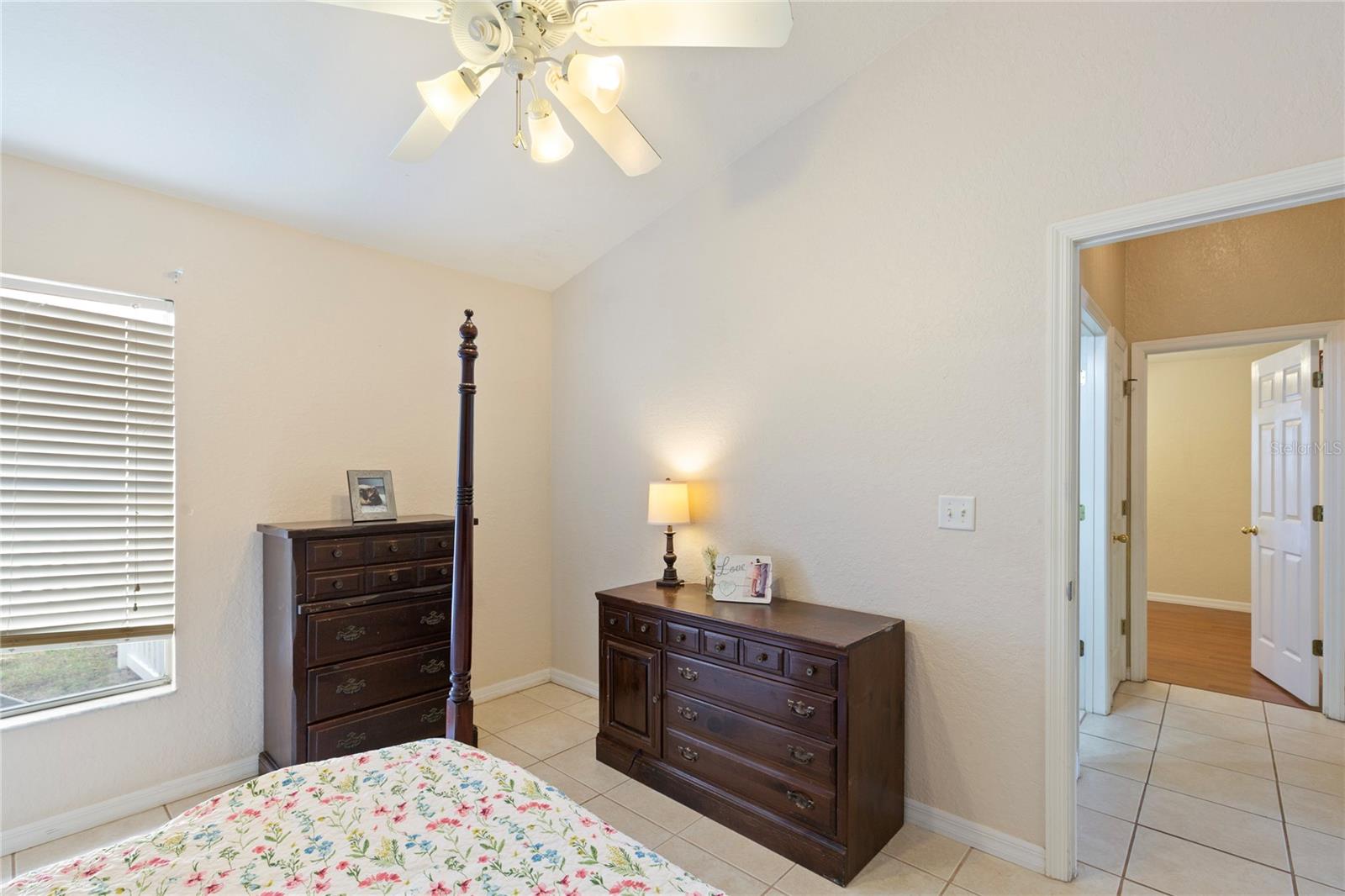 Image 23 of 37 For 7220 Sherman Hills Boulevard