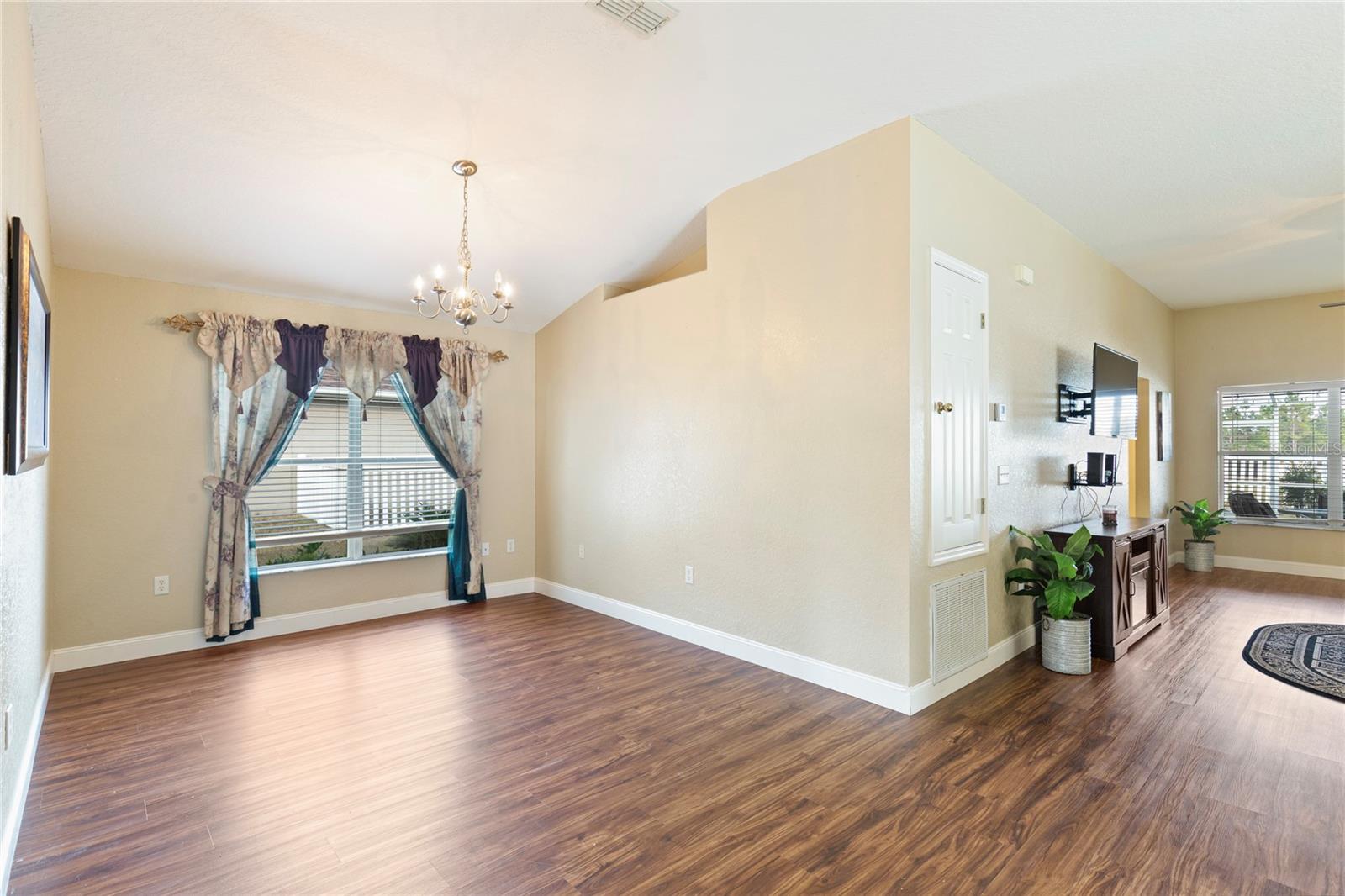 Image 7 of 37 For 7220 Sherman Hills Boulevard