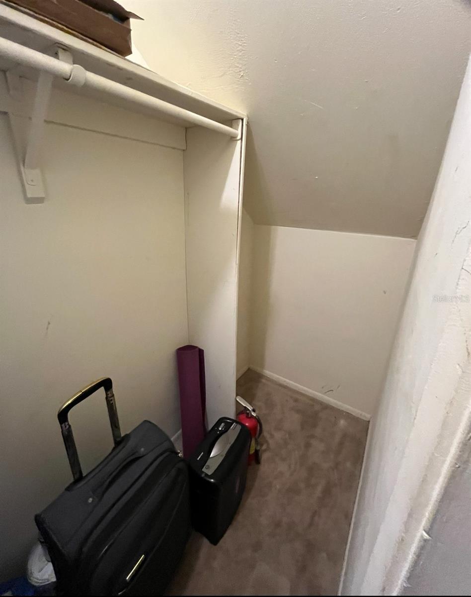 Image 21 of 37 For 7631 Abonado Road