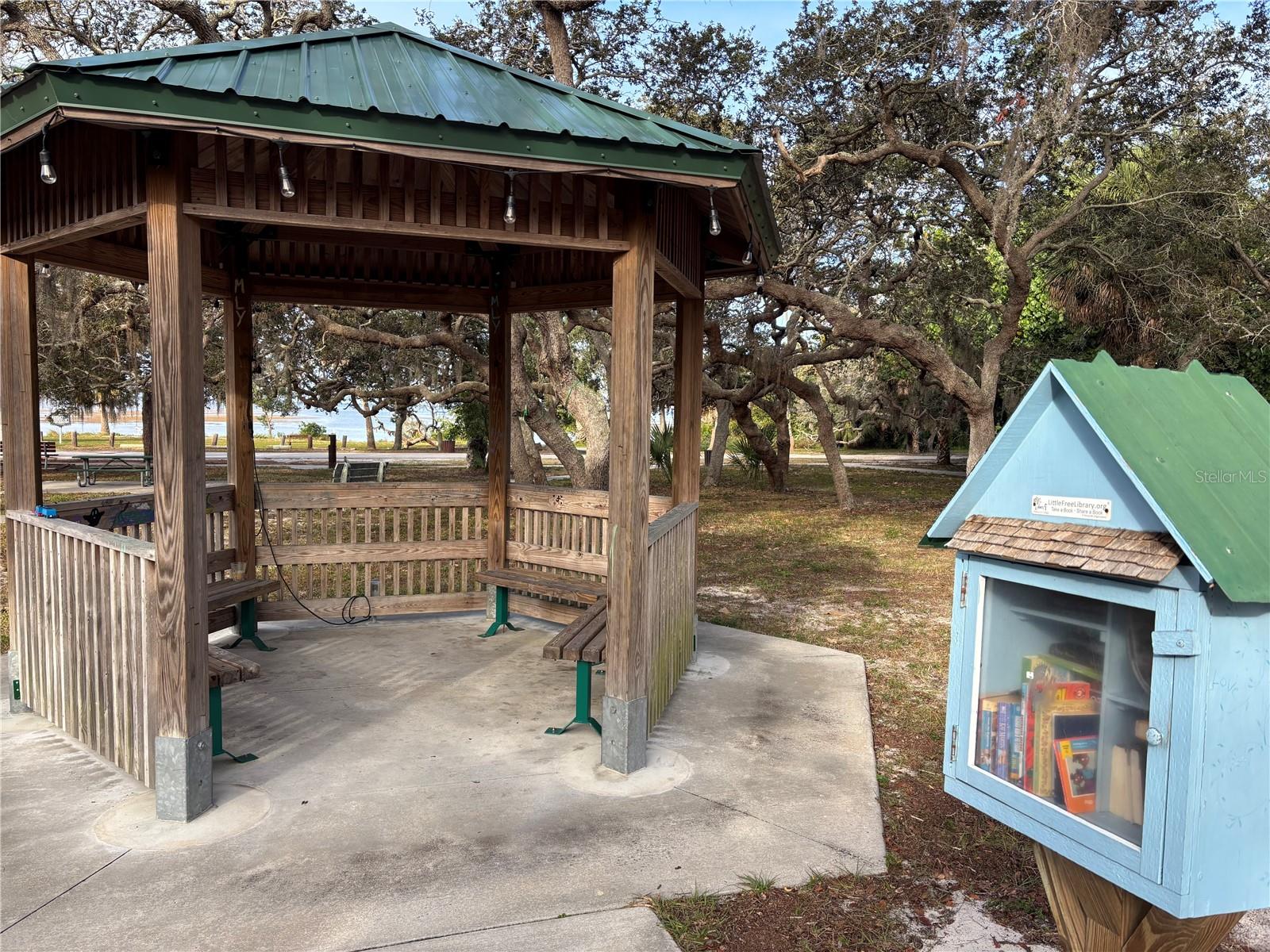 Image 21 of 35 For 512 Tennessee Avenue