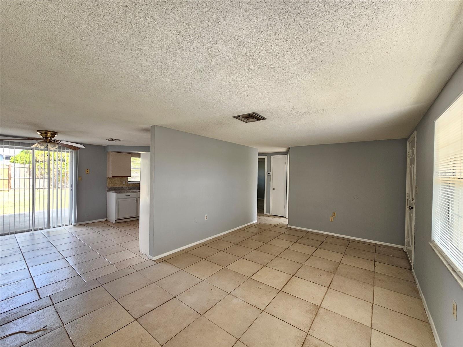 Listing photo id 2 for 7825 Sagebrush Drive