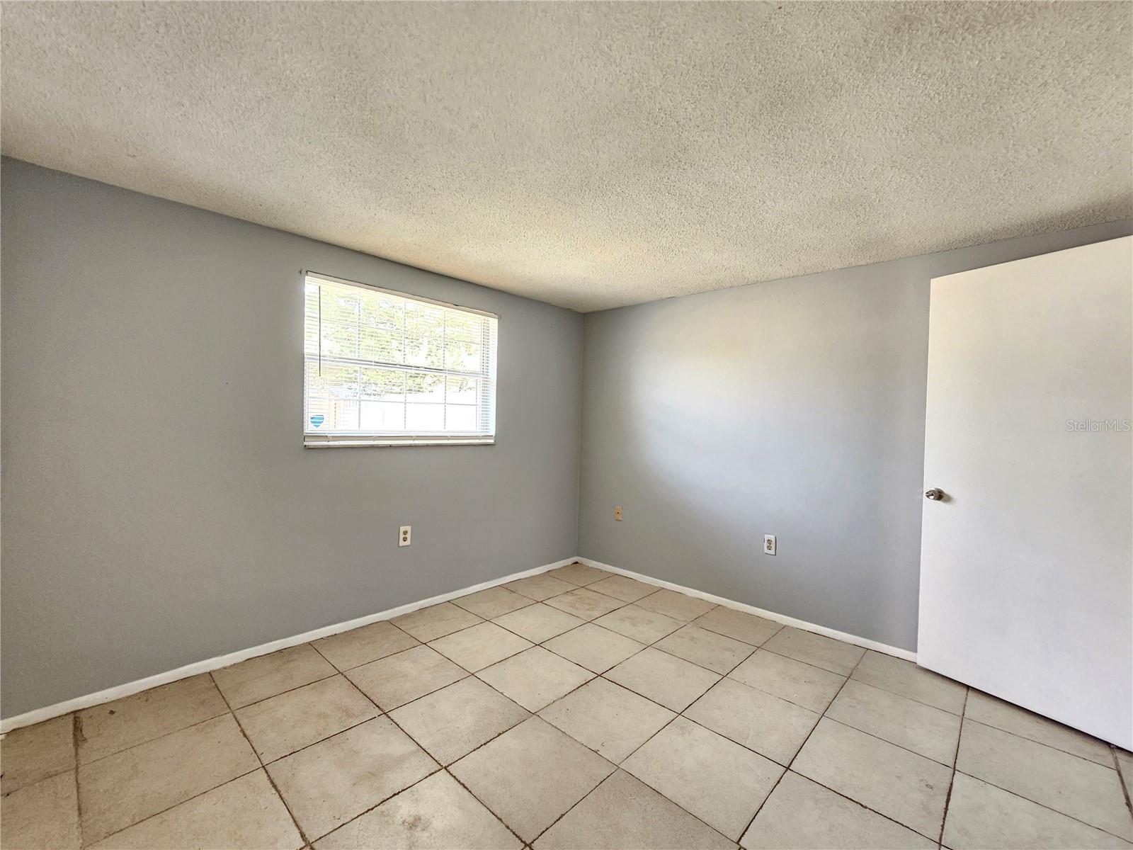 Listing photo id 7 for 7825 Sagebrush Drive