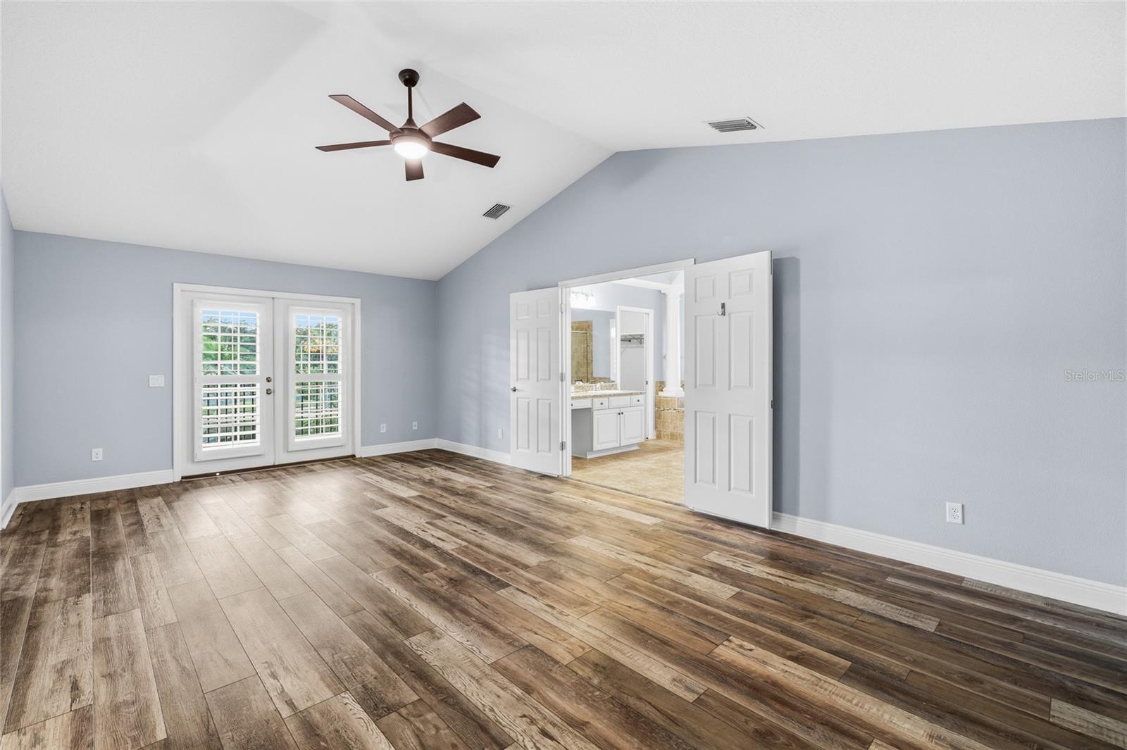 Listing photo id 8 for 9402 59th Street N