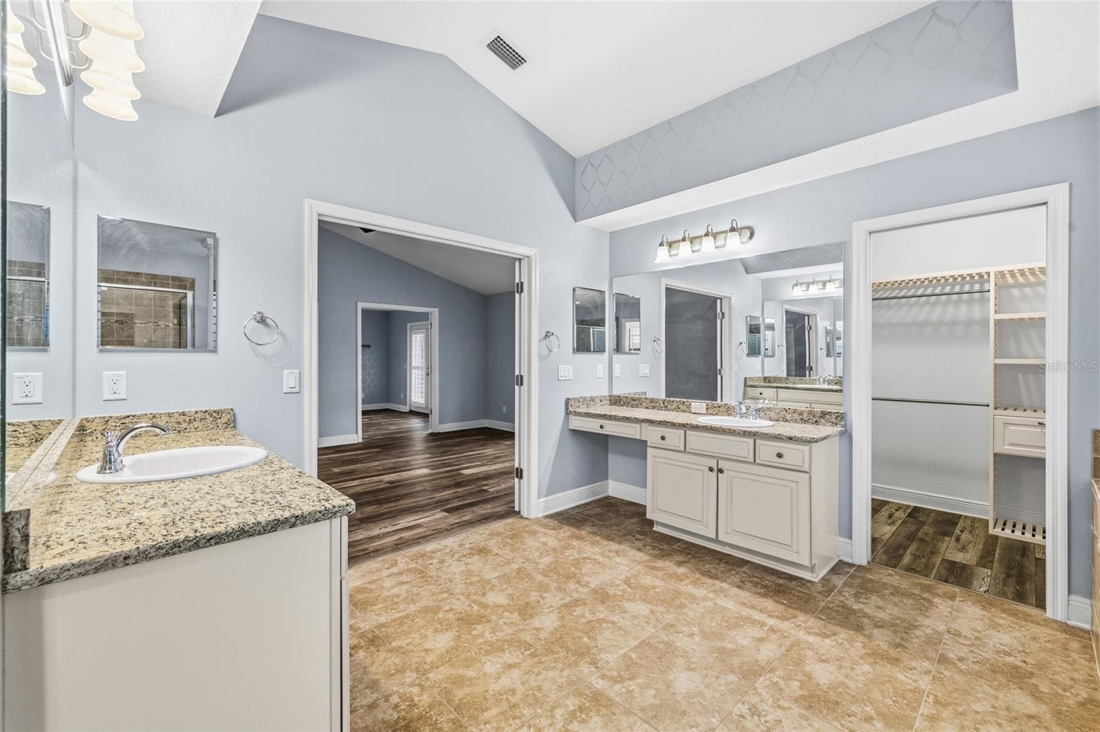 Listing photo id 9 for 9402 59th Street N