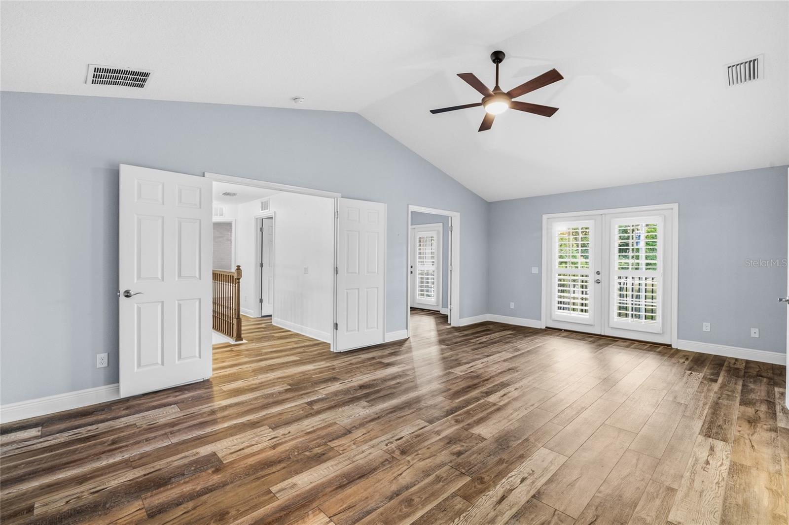 Listing photo id 11 for 9402 59th Street N