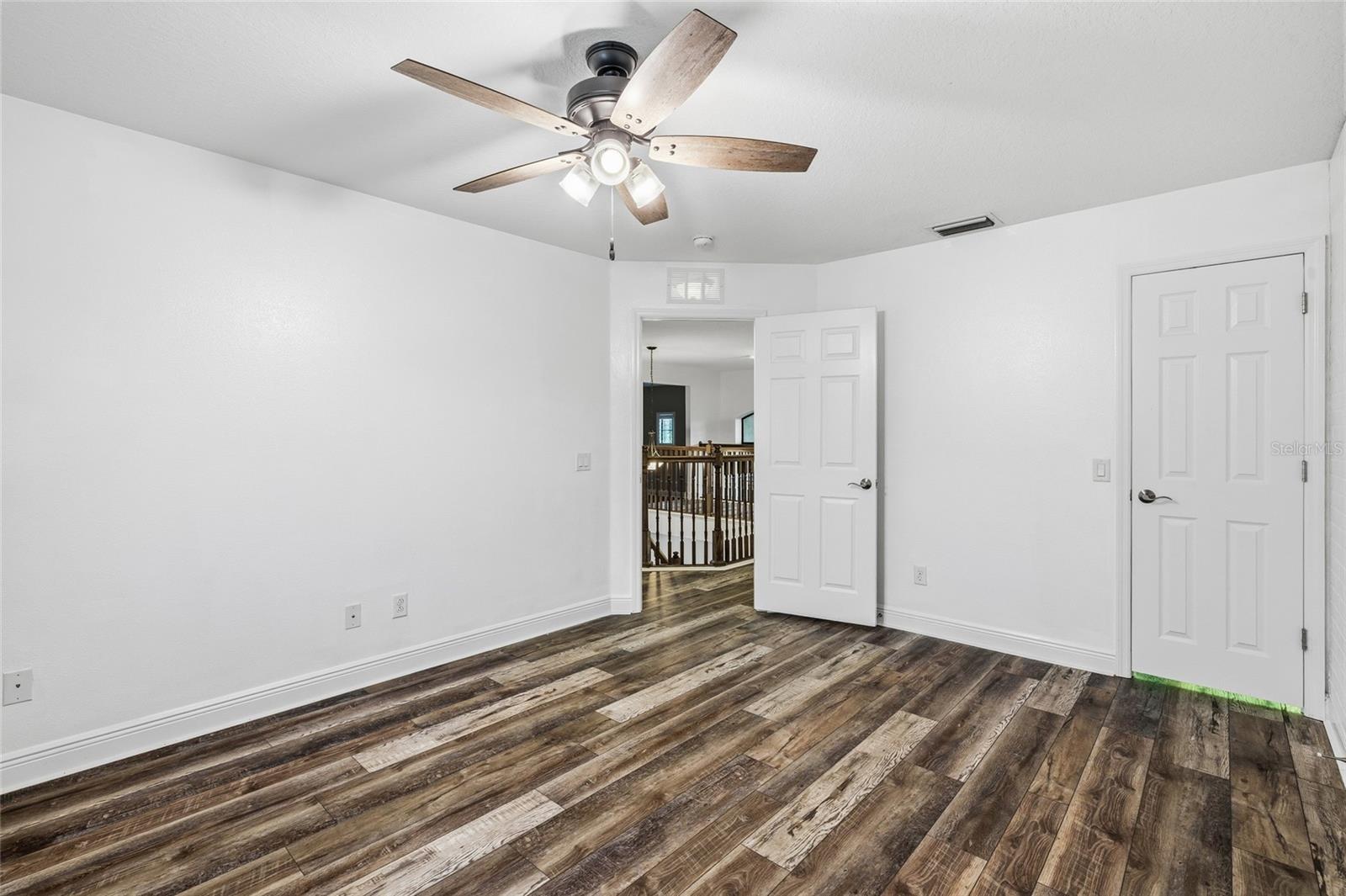 Listing photo id 13 for 9402 59th Street N