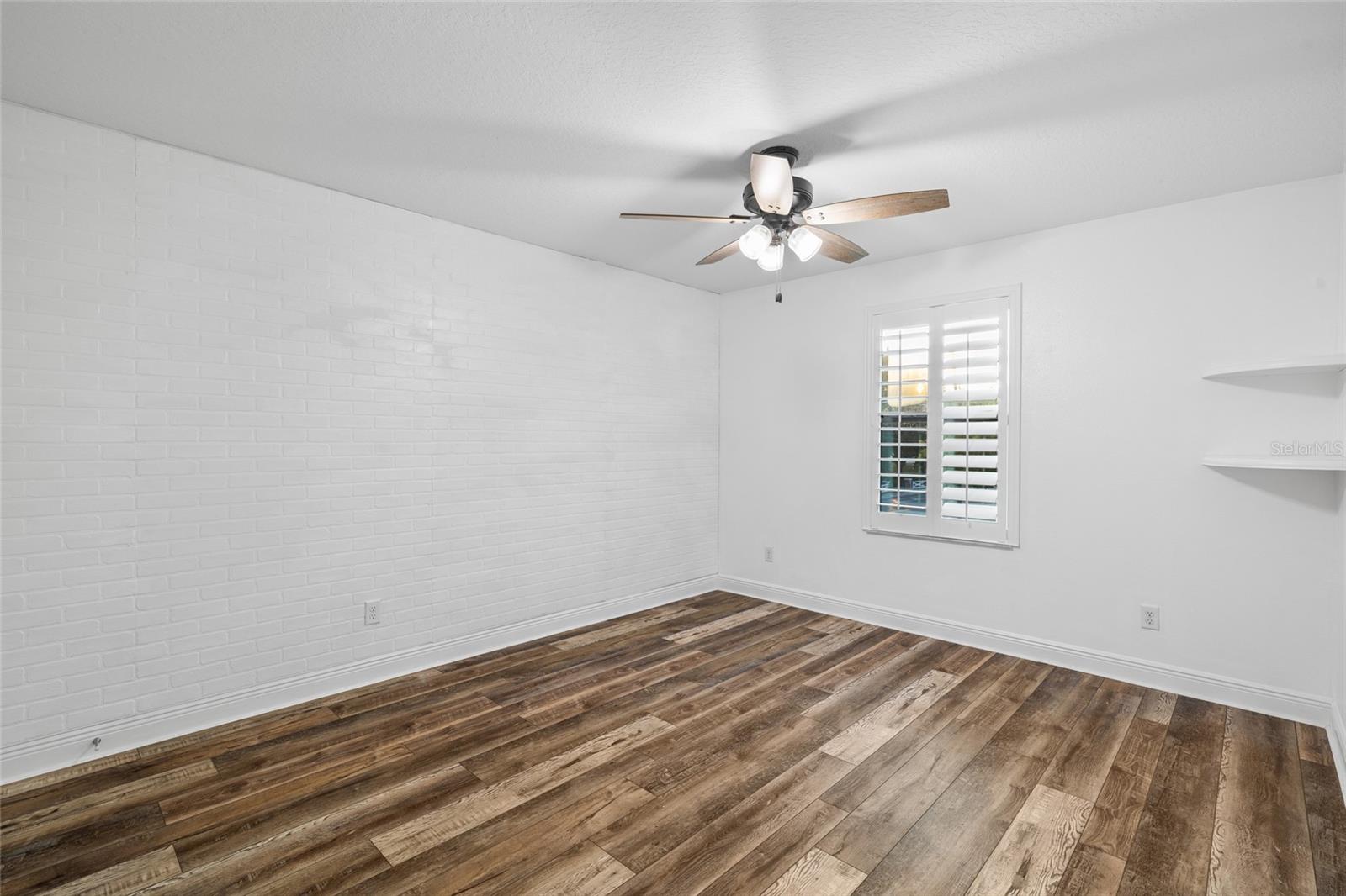 Listing photo id 14 for 9402 59th Street N