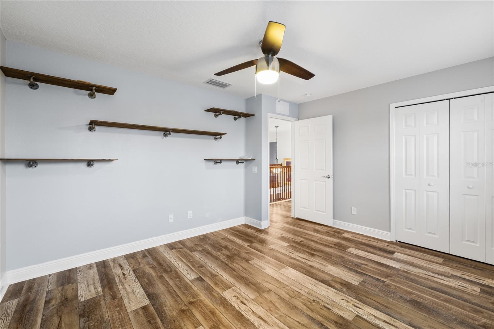 Listing photo id 15 for 9402 59th Street N